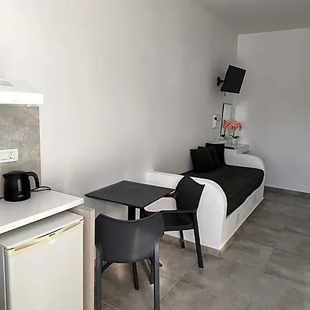 Mary 4* Santorini Island