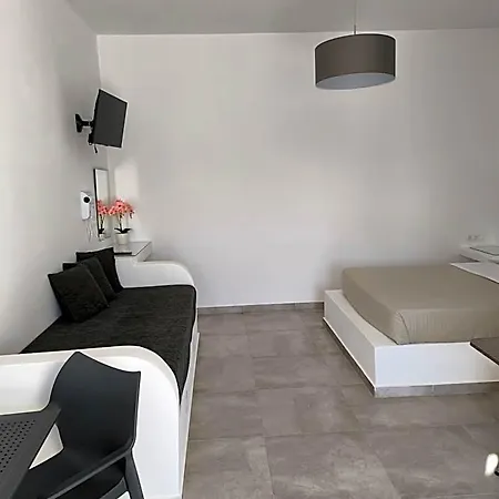 Mary 4* Santorini Island