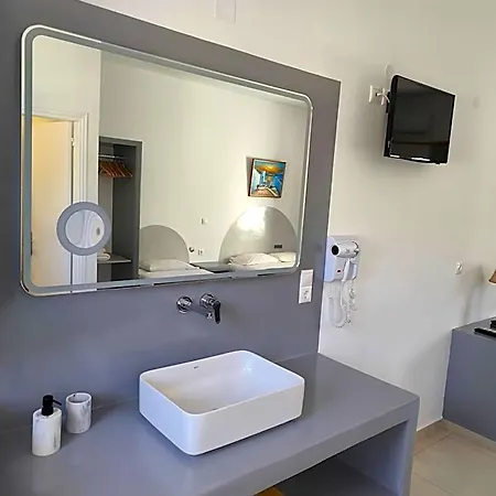 Mary 4* Santorini Island